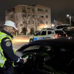 individul drogat oprit cu focuri de arma in trafic a recidivat a fugit cand a vazut politia si le a pus pe femeile din familie sa se roage sa l ierte 68082cf307664