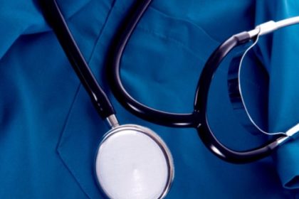 medic arestat dupa ce a fost prins ca vindea droguri anchetatorii spun ca se si droga de o perioada lunga de timp 67fc0440c6979