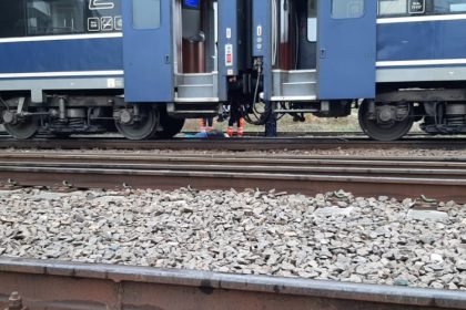 o persoana a fost lovita de tren in valu lui traian 680f1b00416cd