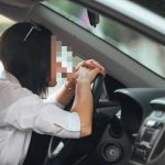 o tanara de 26 de ani si prietenul ei cercetati penal pentru conducere fara permis ambii au condus o masina desi niciunul nu este sofer 680391d4df50b