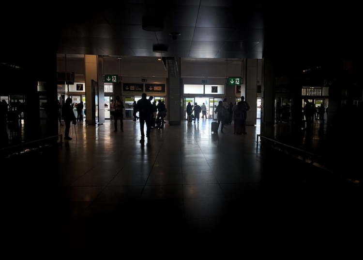 pana masiva de curent in spania portugalia si andorra sunt oameni blocati in lifturi 680fd3cc90823