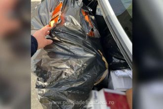 peste 1 470 de produse susceptibile a fi contrafacute descoperite de politistii de frontiera in patru mijloace de transport 680234aa4c768