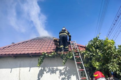 pompierii solicitati sa stinga un incendiu care a cuprins o casa situata in localitatea ciocarlia de sus 67ffa46562079