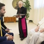 postarea lui jd vance ultimul oficial care l a vazut pe papa francisc cu o zi inainte de moartea acestuia 680625b4c7793