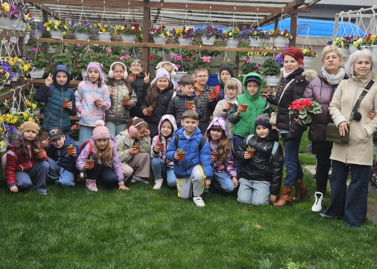 primaria navodari a organizat o vizita la sera de flori pentru elevii scolii tudor argezi 67ed0b0a3c81e