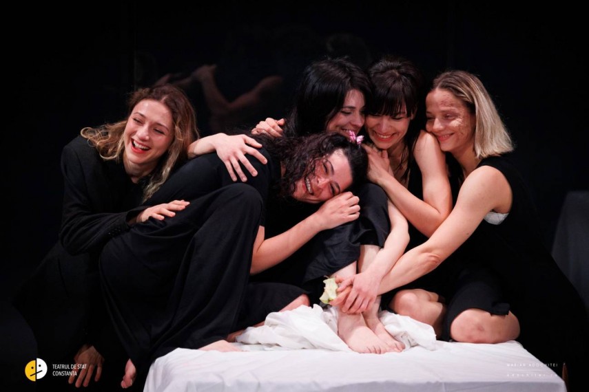 revolutia fetelor incepe in cada casa bernardei alba la teatrul de stat constanta galerie foto 67fd19232c928