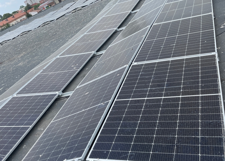 romanii care locuiesc la bloc ar putea beneficia de panouri fotovoltaice la fel ca cei care stau la casa 68035ac39775e