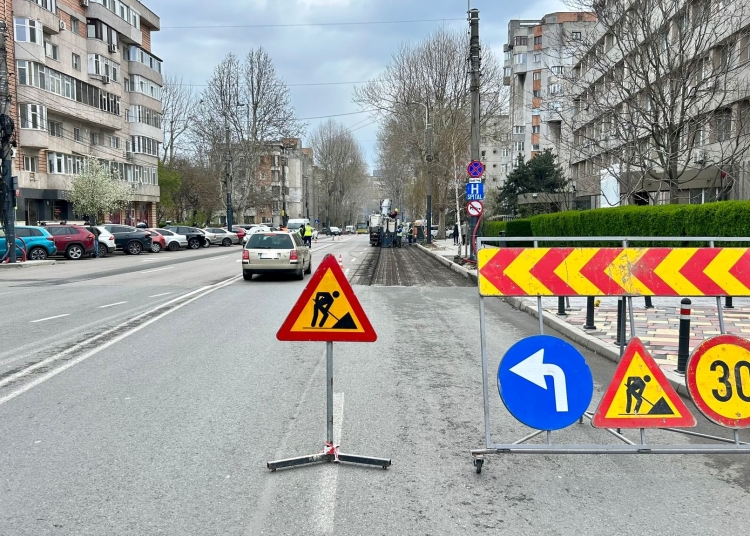 se decoperteaza carosabilul pe un tronson al bulevardului i c bratianu lucrarile se desfasoara cu restrictii partiale de trafic rutier 67f76f31b097f
