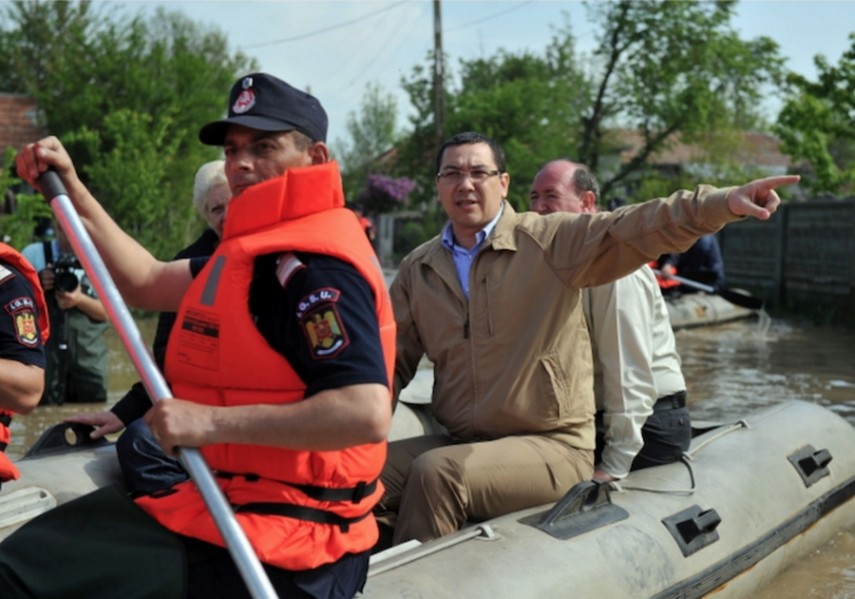 senatorul felix stroe ceea ce a facut fostul premier victor ponta sa inunde campuri si paduri tine nu numai de tradare dar si de prostie 67f90b8bd2158