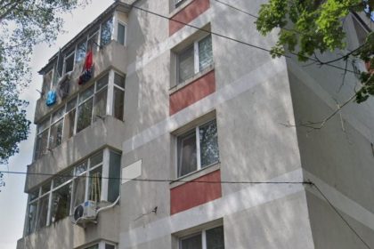 si a inchis balconul fara autorizatie dar a fost chemat in judecata si obligat sa desfiinteze tot fiindca primaria nu a raspuns la timp solicitarii 68004d538def9