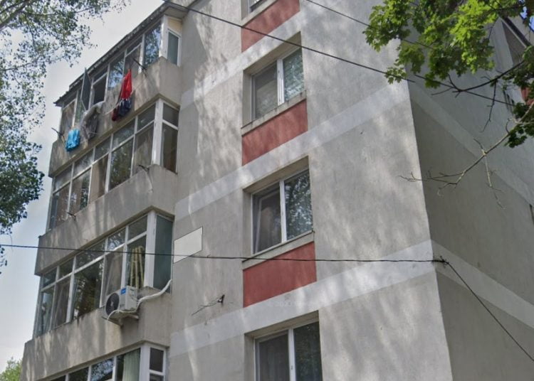 si a inchis balconul fara autorizatie dar a fost chemat in judecata si obligat sa desfiinteze tot fiindca primaria nu a raspuns la timp solicitarii 68004d538def9