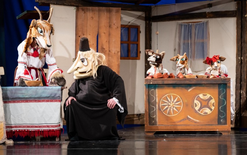 spectacol pentru copii la teatrul calutul de mare din constanta capra cu trei iezi revine pe scena 680b820b73b74