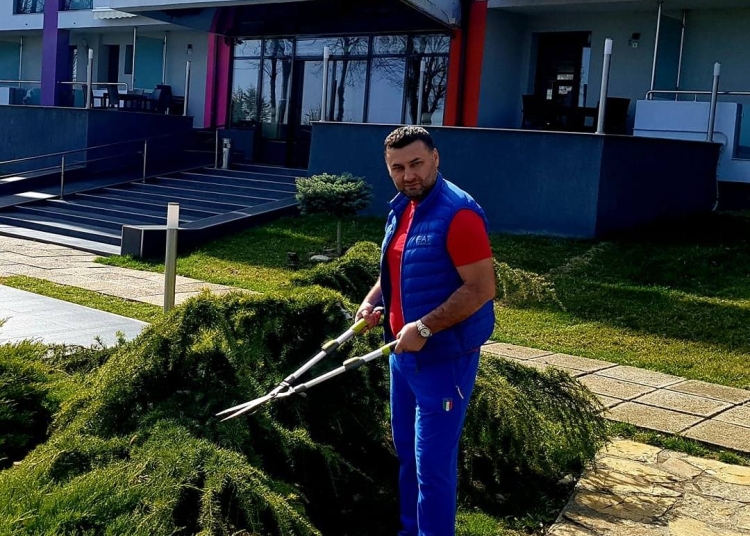 spirite incinse la mangalia un consilier local acuzat de patronul hotelului solymar ca a vrut sa dea cu masina peste el 680c1104cfd2b