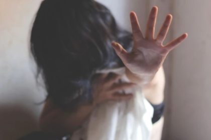 un lautar din judetul constanta are ca hobby sa si terorizeze concubinele dar nu vrea bratara de monitorizare pentru ca i bruiaza concertele 680ff54856aec