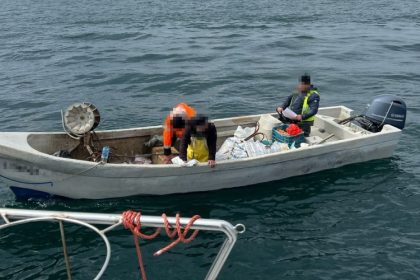 video ambarcatiune cu 350 kg de peste capturat ilegal la bord si 1 800 metri de plasa depistat de politistii de frontiera 67f62f44cfa57