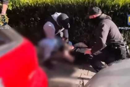 video flagrant in constanta iata cum urmau sa se vanda peste 2 kg de canabis pe litoral de 1 mai 681270142c04f