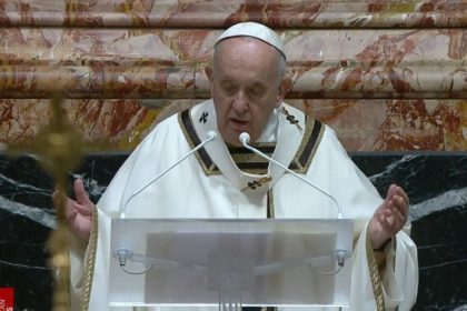 video ultima aparitie publica a papei francisc a salutat multimea adunata de paste la vatican si s a plimbat printre pelerini 680607203d4ee