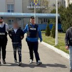 video un individ a fost retinut pentru mai multe furturi din magazine si din buzunare 67ffc2d73889e