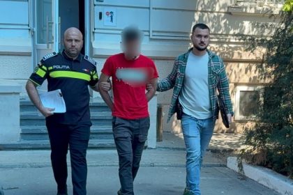 video urmarire in trafic la navodari un individ nu a oprit la semnalele politistilor a condus fara permis si a refuzat testarea cu drugtestul 680767e1c7640