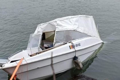 accident naval pe dunare mai multe persoane au fost aruncate in apa 68330ee353013