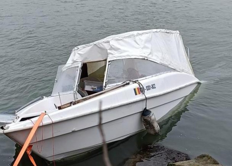 accident naval pe dunare mai multe persoane au fost aruncate in apa 68330ee353013