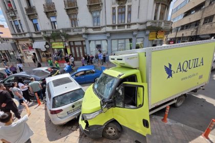 accident rutier cu mai multe autovehicule in centrul orasului constanta o persoana a ramas incarcerata 683843532dc1a