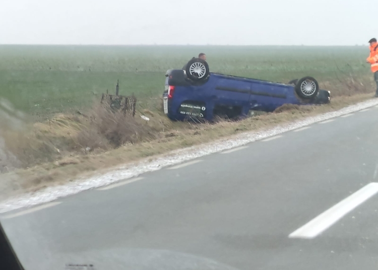 accident rutier la nuntasi un autoturism s a rasturnat si o persoana a ramas incarcerata 68330c8d5dc8d