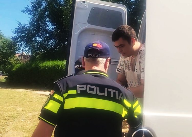 aflat in arest la domiciliu studentul care si a incendiat profesorul a cerut aprobarea instantei sa poata parasi imobilul din cauza unor probleme medicale 682ab0f293c29