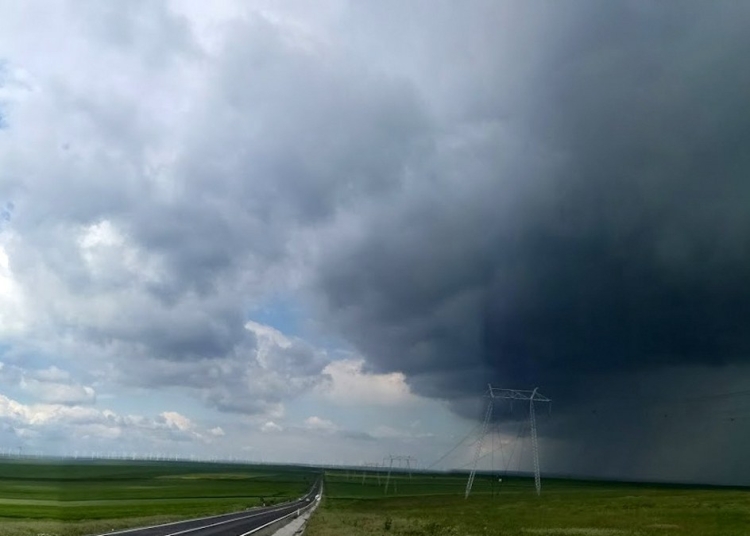alerta meteo anm a emis cod galben de furtuni si vijelii in jumatate de tara inclusiv in judetul constanta 681caca75739c