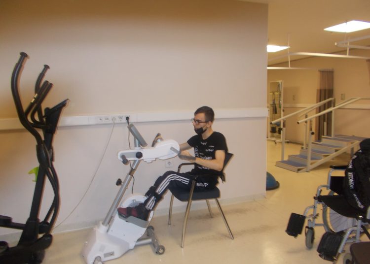 alexandru rotariu tanarul din agigea are nevoie din nou de ajutorul nostru pentru a putea merge 681b1ba4147a2