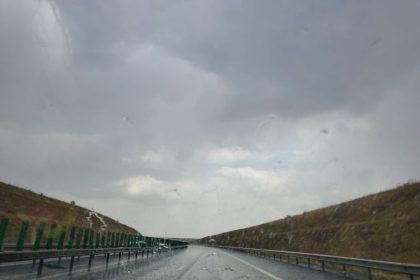atentie soferi pe autostrazile a1 a2 si a3 se circula in conditii de ploaie 6832bbac2ba7d