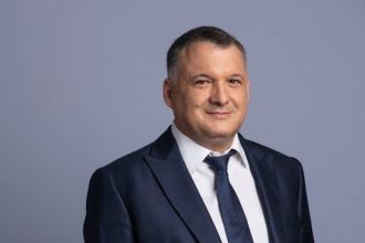 bogdan hutuca reactioneaza dupa rezultatele dezastruoase din primul tur al alegerilor romania o tara divizata intre speranta si teama 6818a6787150e