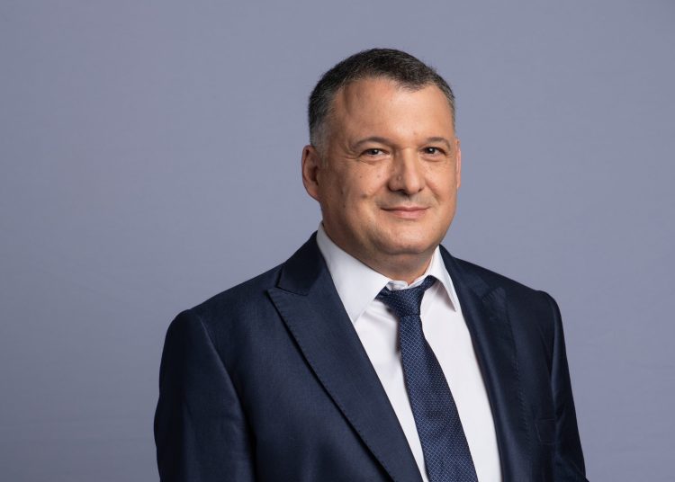 bogdan hutuca reactioneaza dupa rezultatele dezastruoase din primul tur al alegerilor romania o tara divizata intre speranta si teama 6818a6787150e