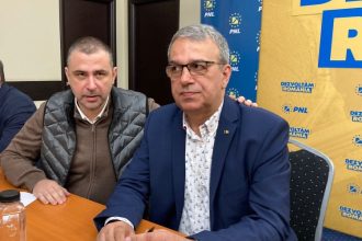 bourceanu il invita pe hutuca sa il traga pe dreapta pe chitac 6818a61856283