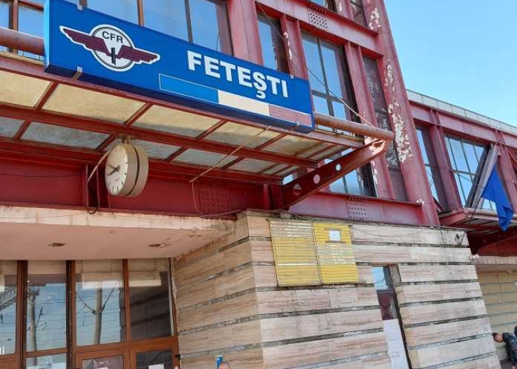 circulatia trenurilor este oprita intre bucuresti si constanta un pantograf s a rupt la fetesti 681cb5dea0cb6