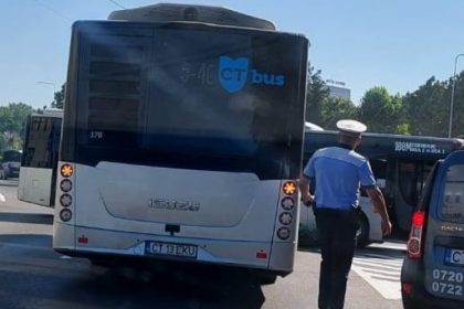 coliziune intre un autobuz si un autoturism in zona delfinariu 6836ee5d1ba7c