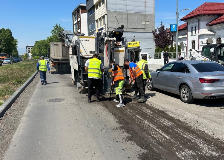 continua lucrarile de frezare a carosabilului pe bulevardul mamaia intre strazile patriei si ion ratiu traficul rutier este restrictionat partial 681c6ae1810bd