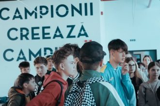 elevi de la scoala gimnaziala nr 1 tuzla au vizitat academia hagi in programul scoala altfel video 6819bad33cdb4