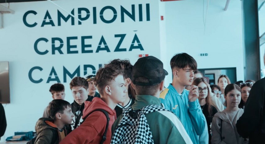 elevi de la scoala gimnaziala nr 1 tuzla au vizitat academia hagi in programul scoala altfel video 6819bad33cdb4