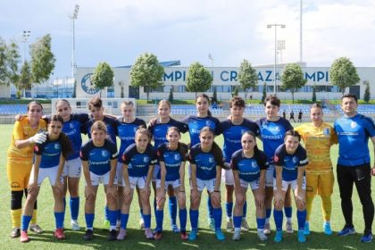 fotbalistele de la echipa under 17 s au calificat la turneul final senioarele primesc trofeul de campioane video 683080092b425