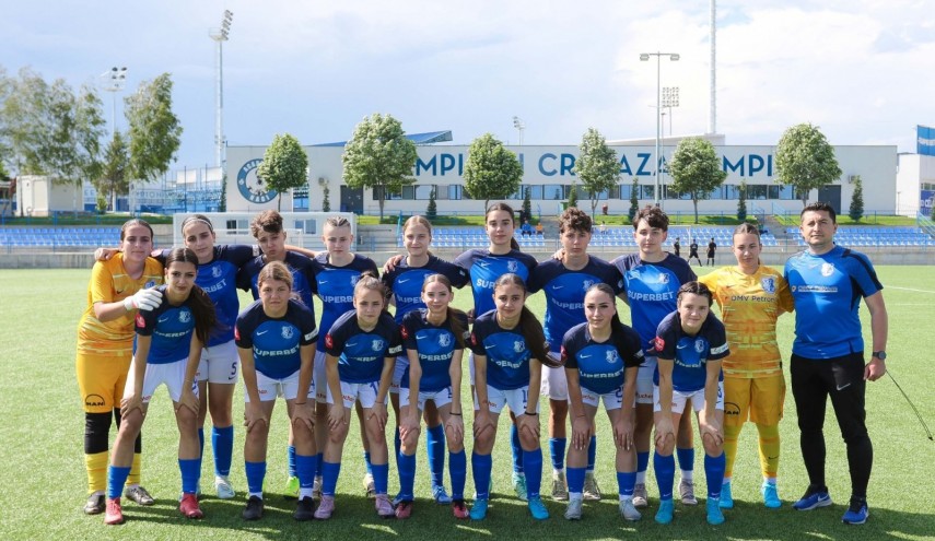 fotbalistele de la echipa under 17 s au calificat la turneul final senioarele primesc trofeul de campioane video 683080092b425