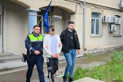 foto video condamnat la galati pentru act sexual cu minor si pornografie infantila se ascundea la medgidia a fost prins de politisti si escortat la poarta alba 6836c2f5aae98
