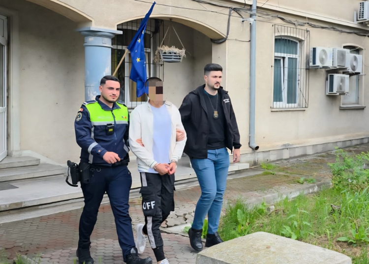foto video condamnat la galati pentru act sexual cu minor si pornografie infantila se ascundea la medgidia a fost prins de politisti si escortat la poarta alba 6836c2f5aae98