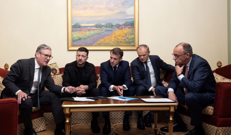 franta discuta cu aliatii o eventuala prezenta militara in ucraina macron cheia este sa avem trupe 6820f686e2cba