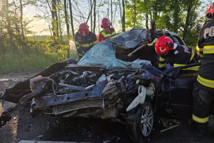 galerie foto accident rutier teribil cu 3 masini la iesire din costinesti o persoana a murit 682ac1f4d84fb