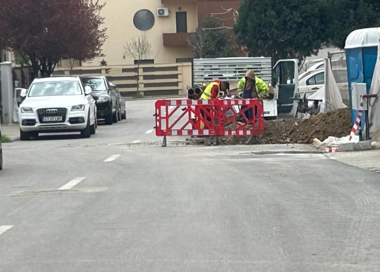 galerie foto constructori neautorizati au distrus asfaltul proaspat turnat pe strada bratislava din constanta 6829dbbd33b9b