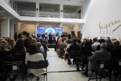 galerie foto gala luminilor un regal cultural de inalta tinuta gratie eroilor de la aceasta editie va fi dotat laboratorul de design si graphic design al facultatii de arte din constanta 6834de8fc8a77