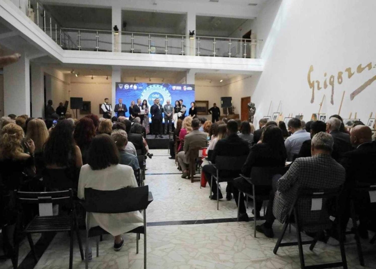 galerie foto gala luminilor un regal cultural de inalta tinuta gratie eroilor de la aceasta editie va fi dotat laboratorul de design si graphic design al facultatii de arte din constanta 6834de8fc8a77