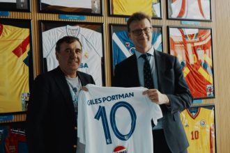 giles portman ambasadorul marii britanii in vizita la academia hagi galerie foto video 682d87ef16cce