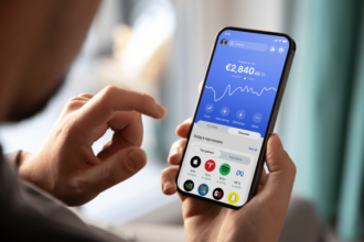 hotarare definitiva in cazul indivizilor care si au transferat bani din conturi care nu erau ale lor folosind date bancare din doua telefoane furate 6814023fced03
